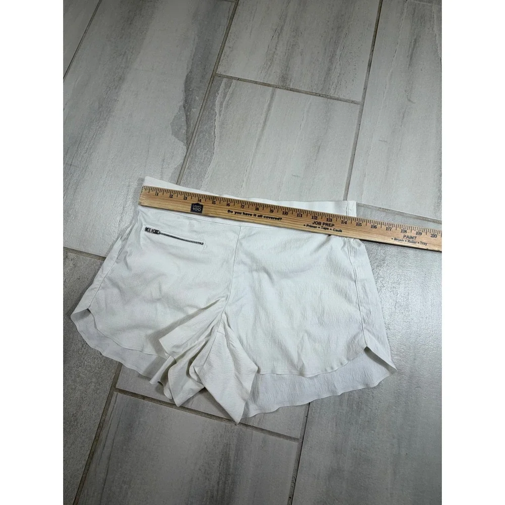 Athleta White Textured Active Running Shorts Women Size 8 Front Zip Pocket